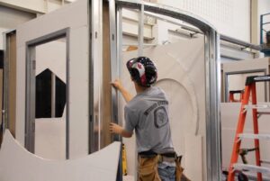 Poseur de systèmes intérieurs